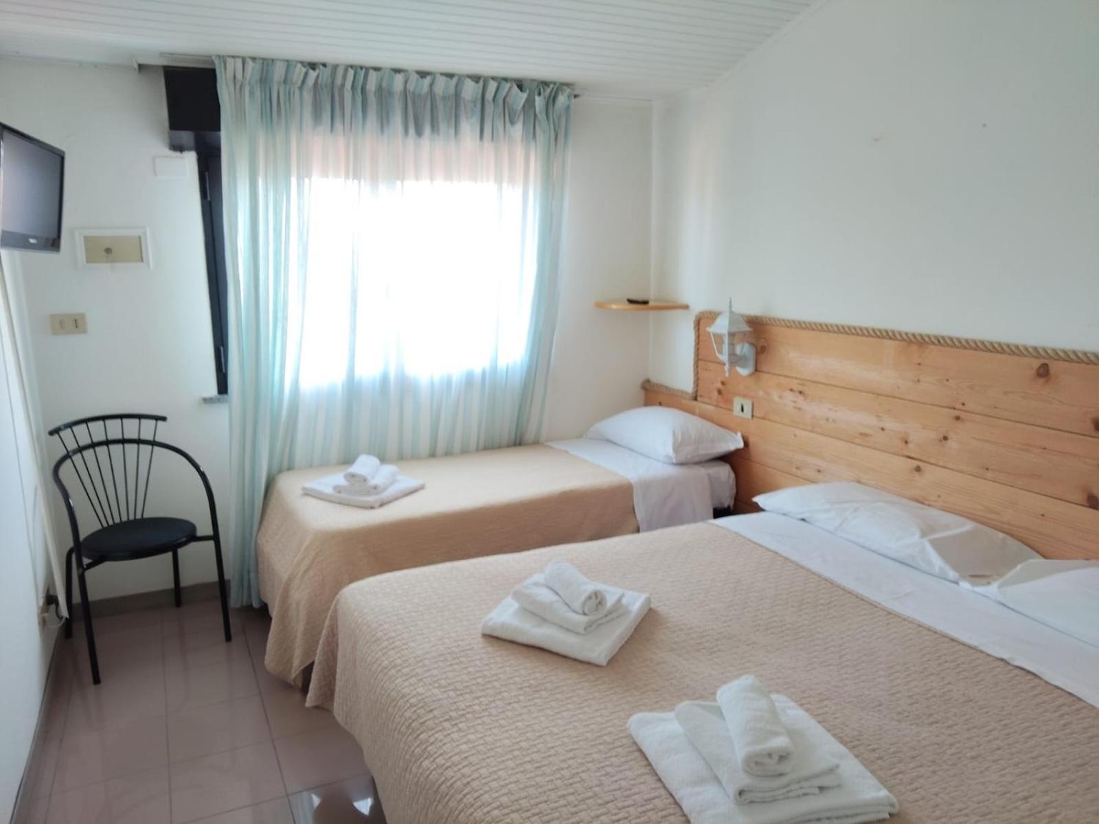Hotel Garisenda B&B - In Centro A Riccione - Exterior foto